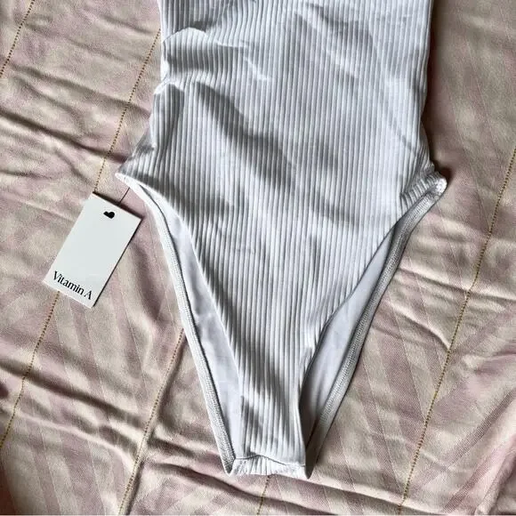 NWT vitamin A Alia One Piece Swimsuit in White - Picture 6 of 9